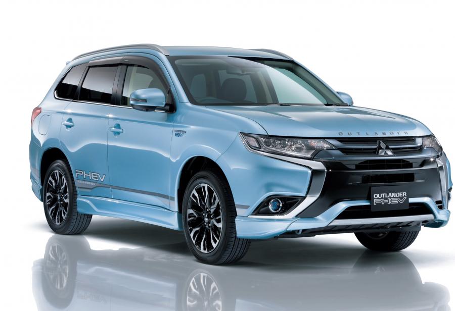  Mitsubishi Outlander PHEV 2017 года  (JP) (фото 17 из 22)